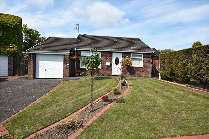 2 Bedroom Detached Bungalow For Sale In Farnham Croft, Leeds, West Yorkshire, LS14
