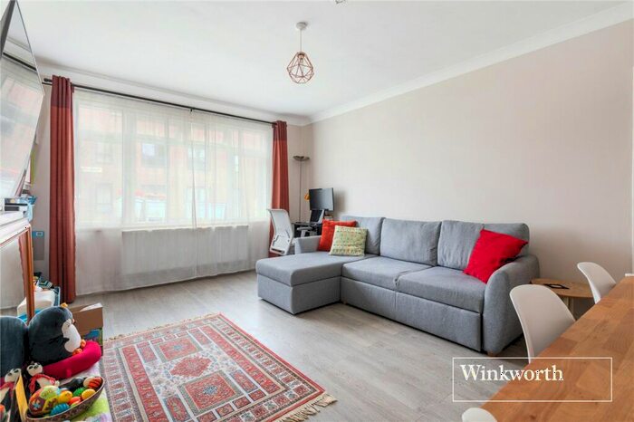 1 Bedroom Apartment For Sale In Basing Way, Finchley, London, N3