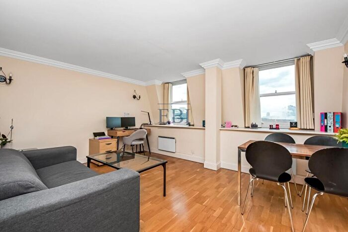 1 Bedroom Apartment For Sale In The Gallery, Ludgate Hill, London, EC4M