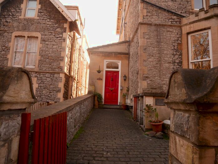 2 Bedroom Flat To Rent In Shrubbery Road, Weston-Super-Mare, BS23