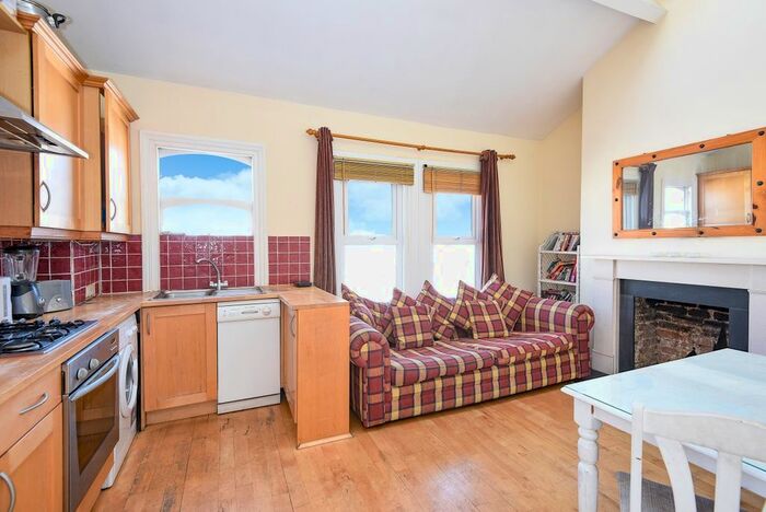 2 Bedroom Flat To Rent In Sherbrooke Road, London, SW6