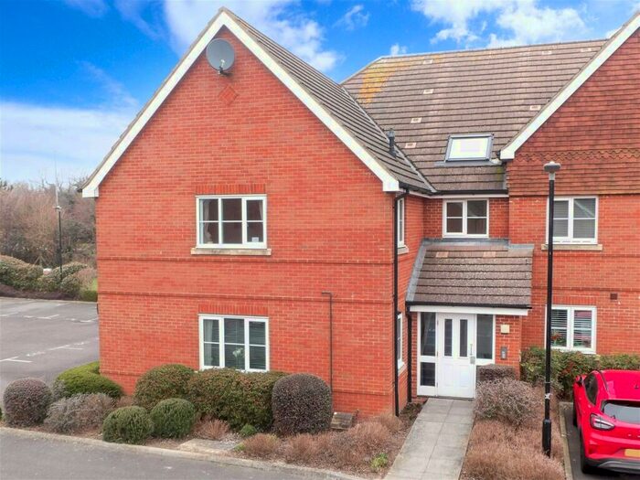 2 Bedroom Ground Flat For Sale In Ardent Road, Whitfield, Dover, Kent, CT16