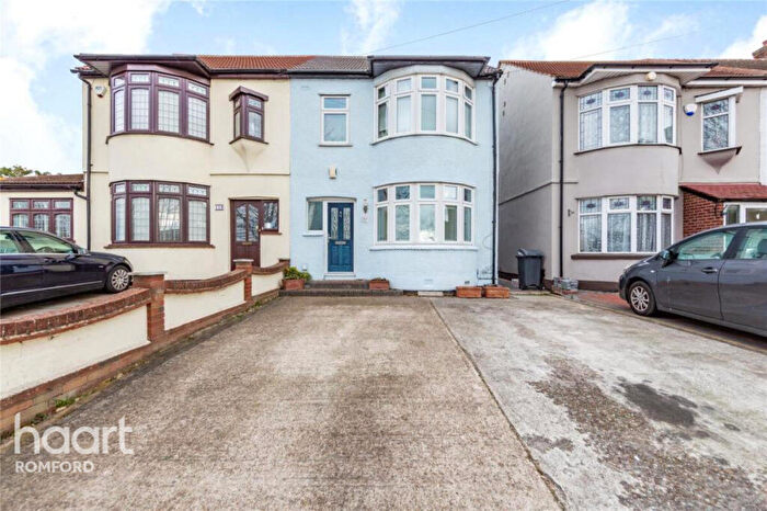 3 Bedroom Semi Detached House For Sale In Park Lane, Hornchurch, RM11