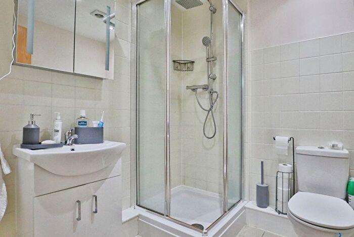 2 Bedroom Flat For Sale In City Walk, Leeds, West Yorkshire, LS11