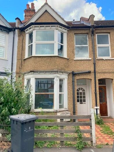 Studio To Rent In Alexandra Road, London, NW4