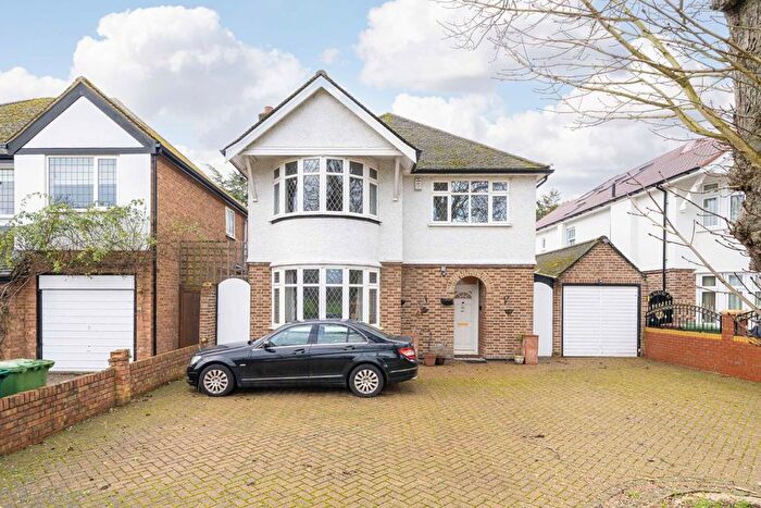 5 Bedroom Detached House For Sale In The Avenue, Sunbury-On-Thames, TW16
