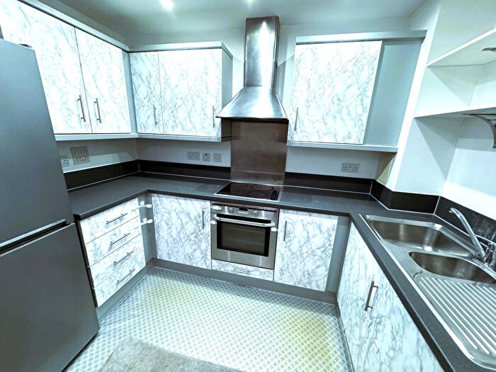 2 Bedroom Flat To Rent In Monarch Way, Ilford, IG2