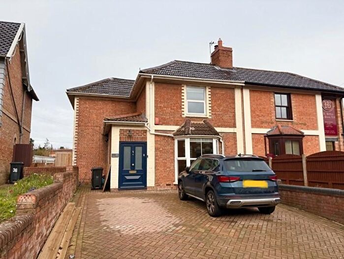 3 Bedroom Semi Detached House For Sale In Wembdon Road, Bridgwater, TA6