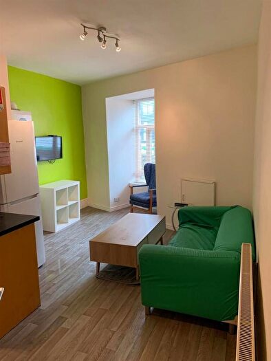 4 Bedroom Flat To Rent In Wilmslow Road, Manchester, M14