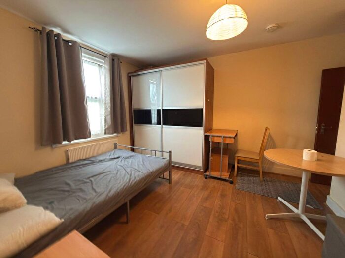 1 Bedroom Studio To Rent In Ilford, IG1