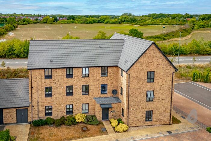 2 Bedroom Apartment For Sale In Semington Strand, Swindon, SN1