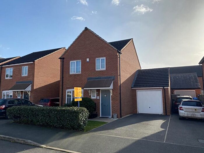 3 Bedroom Link Detached House For Sale In Sutton Crescent, Barton-under-Needwood, DE13