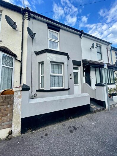 3 Bedroom Terraced House To Rent In Selbourne Road, Gillingham, ME7