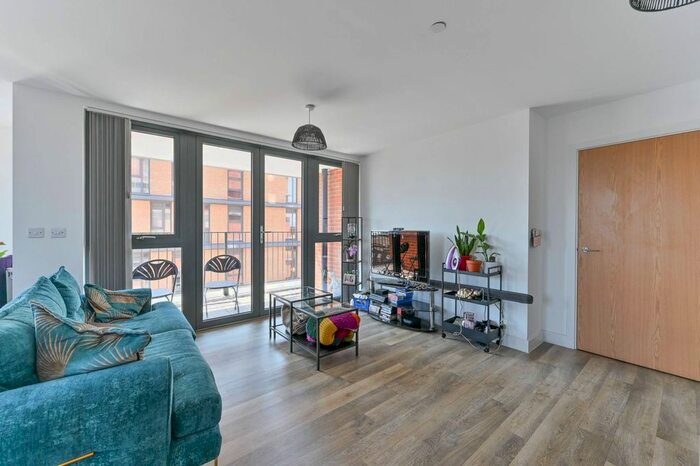 2 Bedroom Flat To Rent In Charlotte House, Sutton, SM1