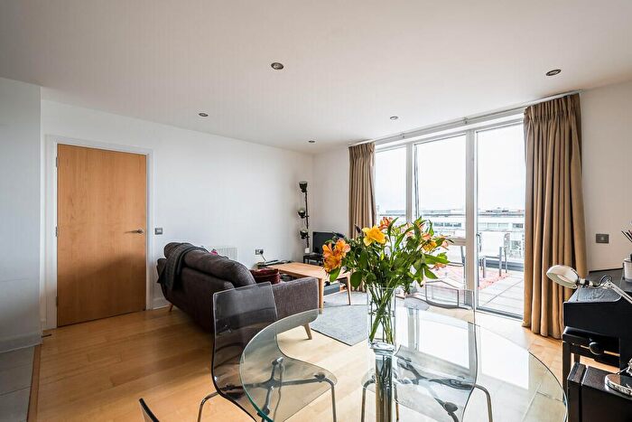 1 Bedroom Flat For Sale In Hertford Road, N1