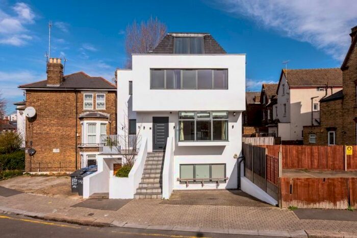 4 Bedroom Flat To Rent In Ridge Road, Childs Hill, London, NW2