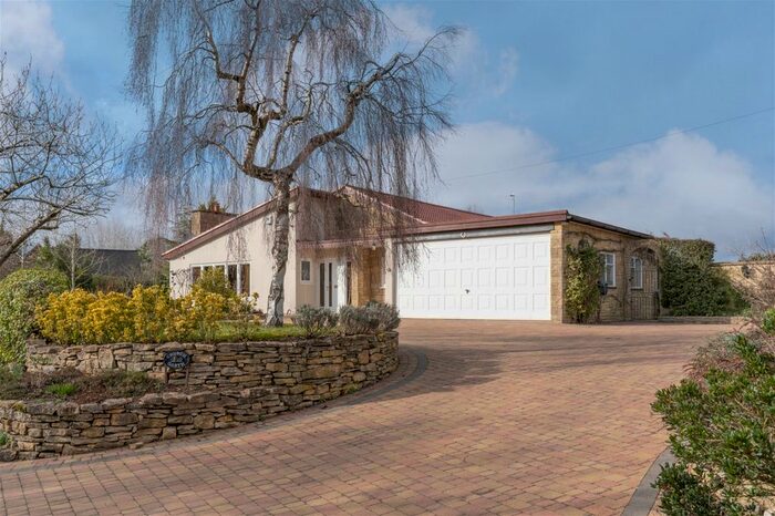 3 Bedroom Bungalow For Sale In Radford Road, Flyford Flavell, Worcester, WR7
