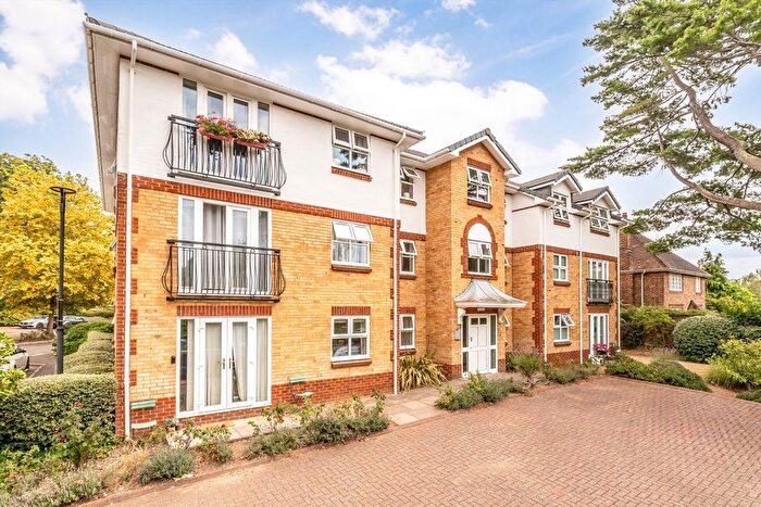 1 Bedroom Flat To Rent In Rosebank Close, Teddington, TW11