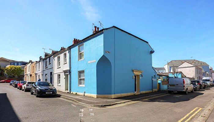3 Bedroom End Of Terrace House For Sale In St James Road, Torpoint, Cornwall, PL11