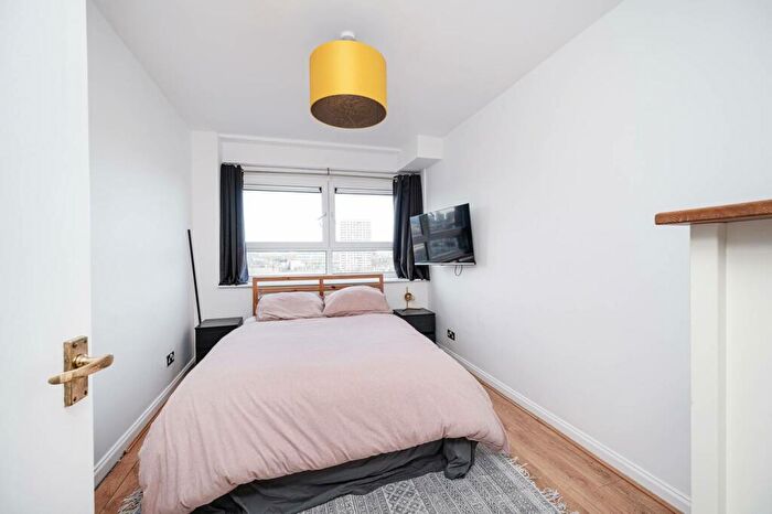 2 Bedroom Flat To Rent In Bethnal Green Road, Bethnal Green, London, E2