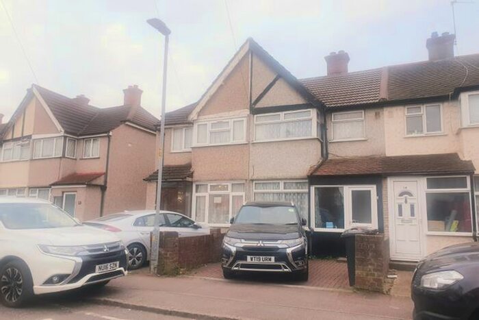2 Bedroom End Of Terrace House To Rent In School Road, Dagenham, RM10