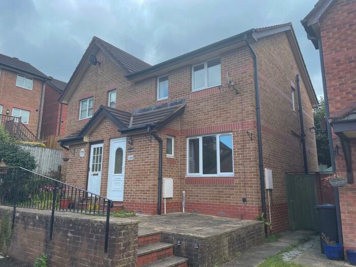 3 Bedroom Semi-Detached House To Rent In Manor View - Par, PL24
