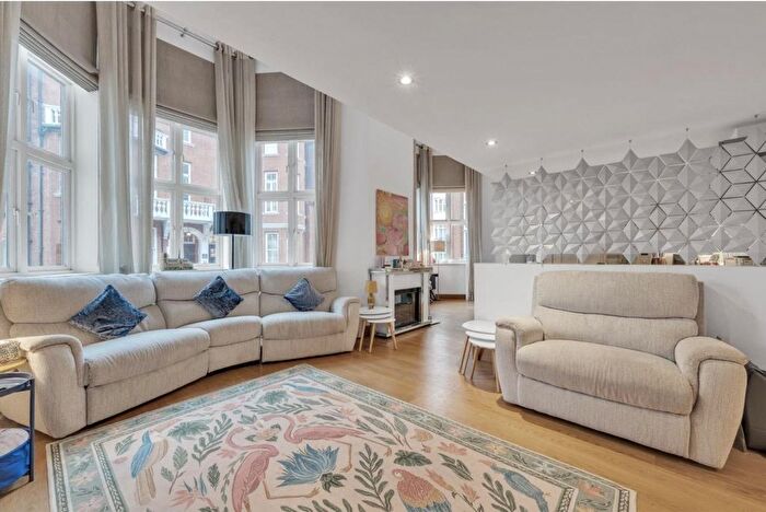 3 Bedroom Flat To Rent In Hans Crescent, London, SW1X