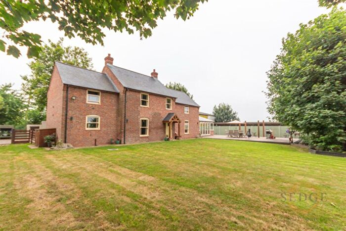 3 Bedroom Detached House For Sale In North Road, Gedney Hill, PE12