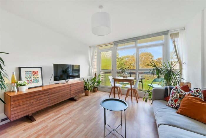 2 Bedroom Flat To Rent In Palace Road, London, SW2