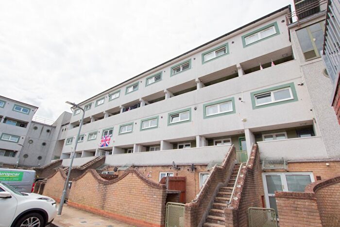 2 Bedroom Flat To Rent In Copperfield, Chigwell, IG7