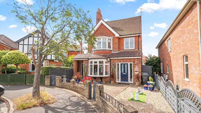 6 Bedroom Detached House For Sale In Glentworth Crescent, Skegness, PE25