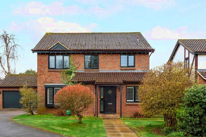 4 Bedroom Detached House To Rent In Markenhorn, Godalming, GU7