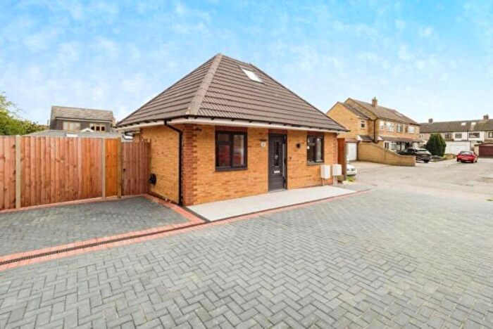 4 Bedroom Detached Bungalow To Rent In Berwick Pond Close, London, RM13