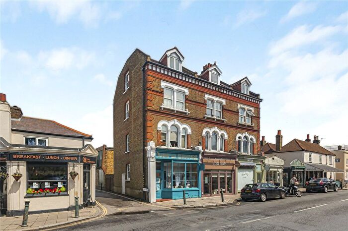 3 Bedroom Flat For Sale In High Street, Teddington, TW11