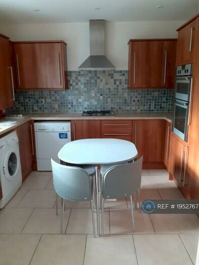 3 Bedroom Maisonette To Rent In Brecknock Road, London, N19