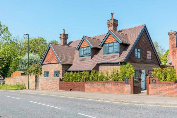 3 Bedroom Detached House For Sale In Billingshurst Road, Coolham, RH13