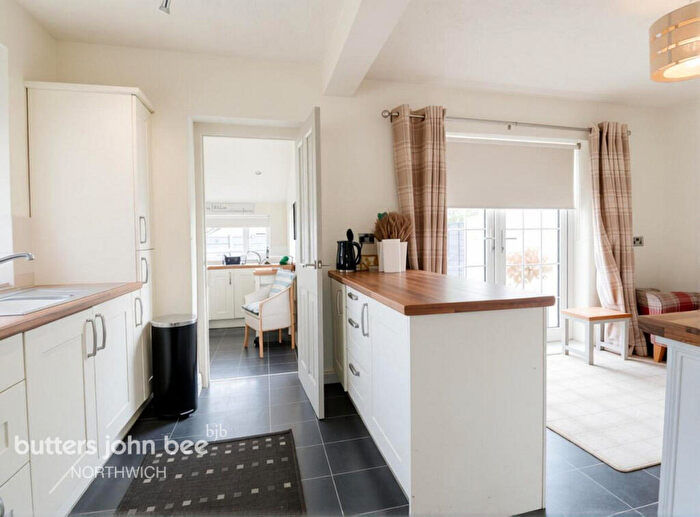 3 Bedroom Semi-Detached House For Sale In Gadbrook Road, Northwich, CW9