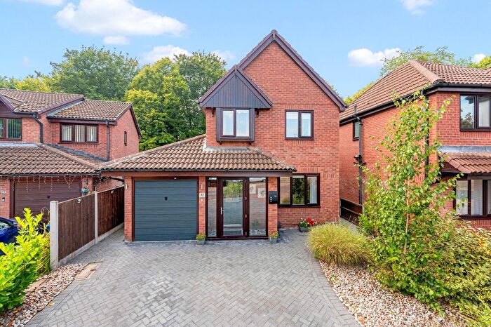 3 Bedroom Detached House For Sale In Warren Croft, Norton, WA7