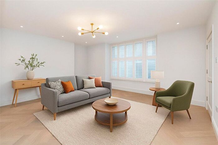 3 Bedroom Flat To Rent In Bryanston Square, Marylebone, London, W1H