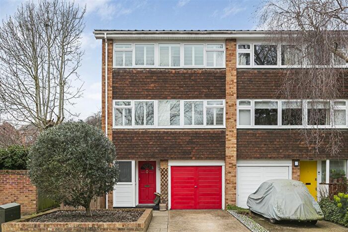 4 Bedroom Town House For Sale In Woodville Road, Richmond, TW10
