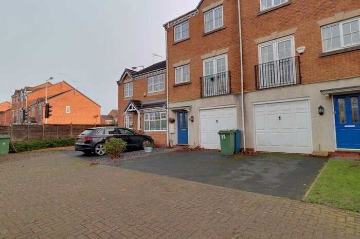 3 Bedroom Town House To Rent In Lotus Way, Stafford, ST16