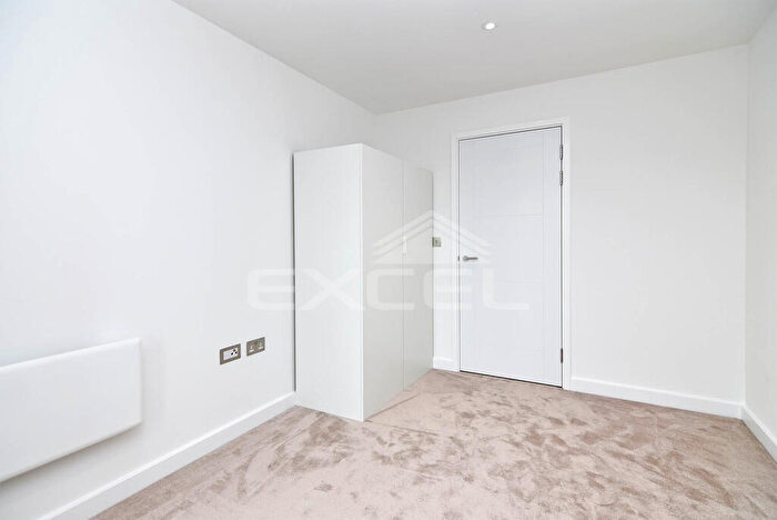2 Bedroom Apartment To Rent In Ashbourne Avenue, Golders Green, NW11