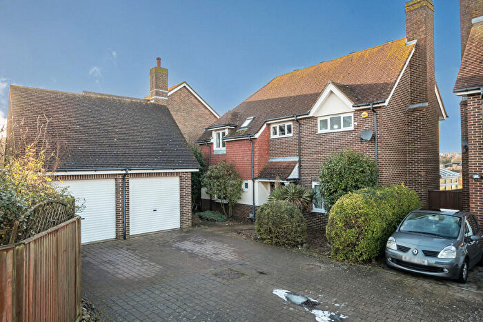 4 Bedroom Detached House For Sale In Foreland Heights, Broadstairs, CT10