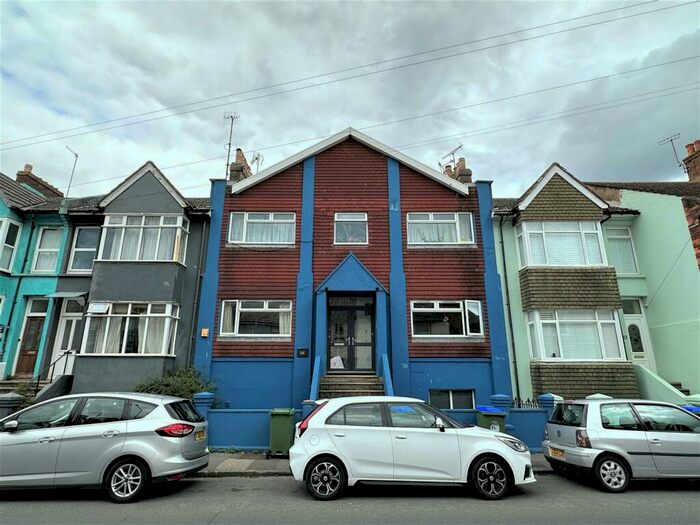 1 Bedroom Flat To Rent In Flat, South Road, Newhaven, East Sussex, BN9