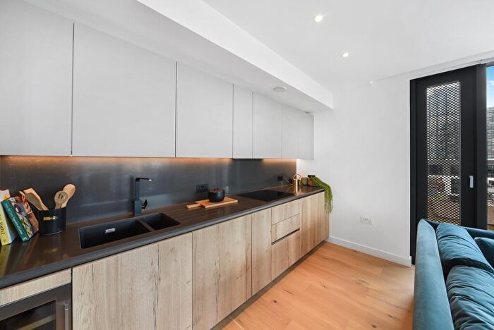 2 Bedroom Apartment For Sale In The City Collection, London, E1