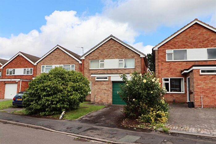 3 Bedroom Detached House For Sale In Cornwall Close, Warwick, CV34