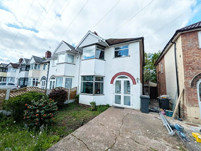 3 Bedroom Semi Detached House For Sale In Hilton Avenue, Hall Green, B28