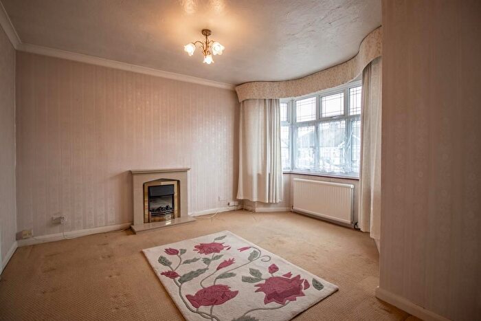 2 Bedroom Semi-Detached Bungalow For Sale In Thornford Gardens, Southend-On-Sea, SS2