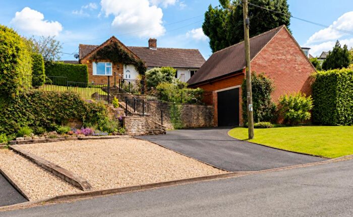 3 Bedroom Detached Bungalow For Sale In Brook Hill, Woodstock, OX20