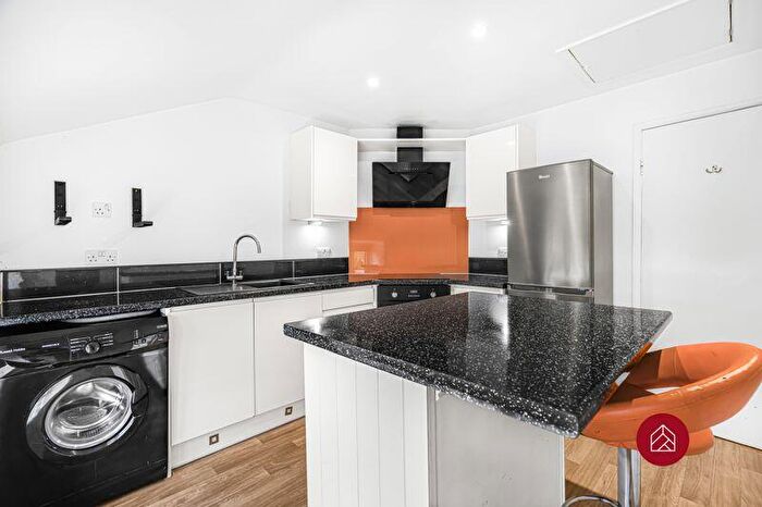 2 Bedroom Flat For Sale In East Street, Fritwell, OX27